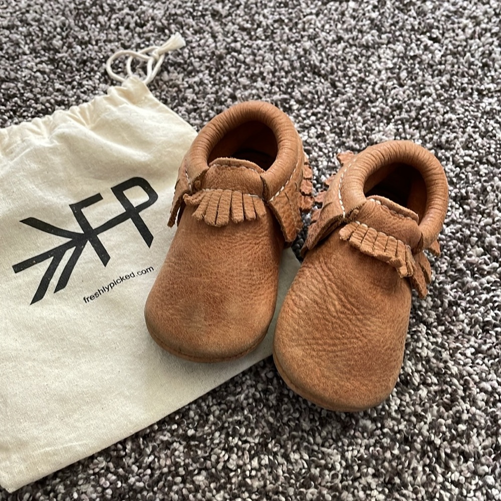 Freshly Picked Baby Moccasin shoe in Zion sz 5